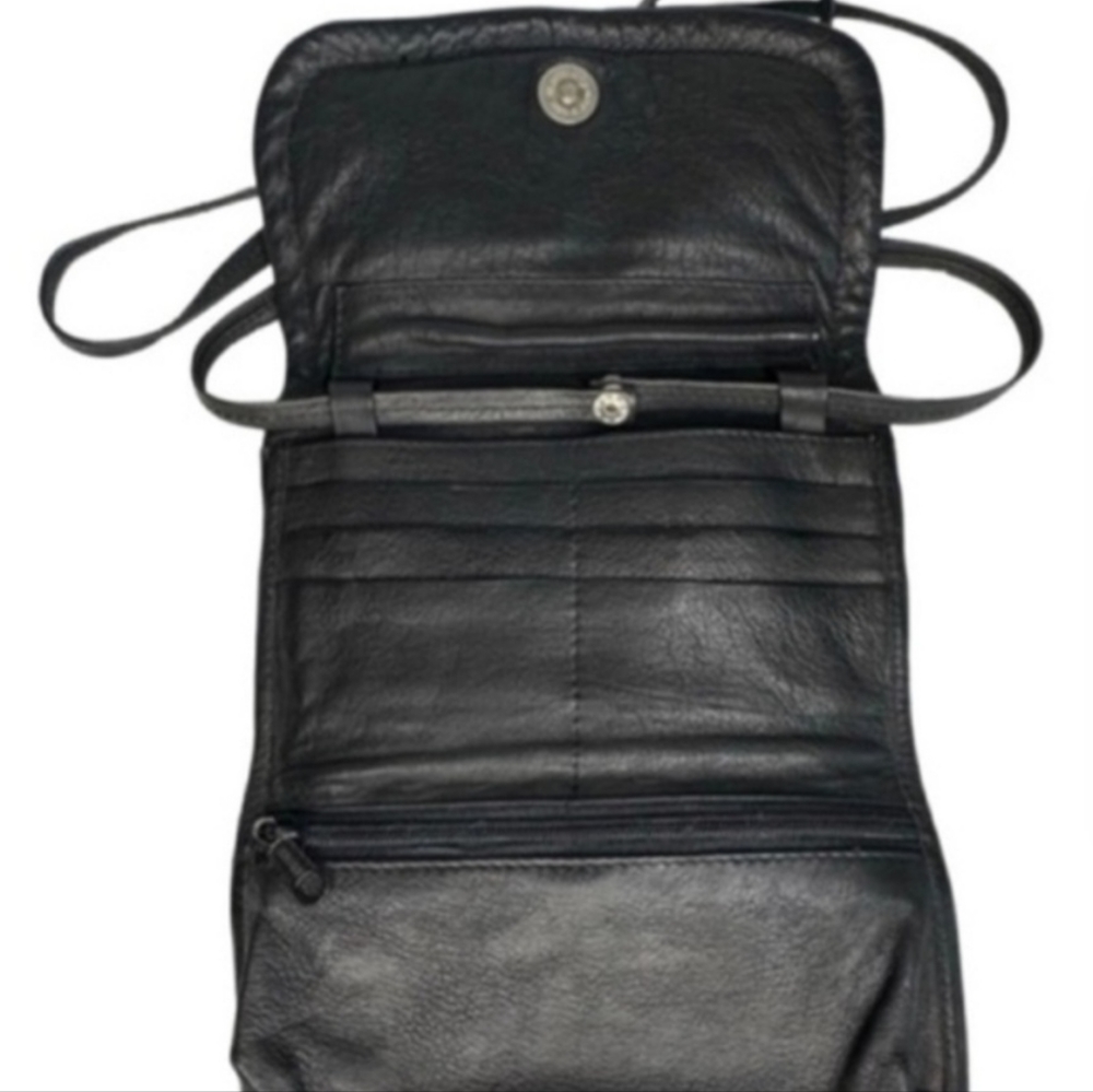 BLACK LEATHER KENNETH COLE TRI-FOLD CROSSBODY- EUC
